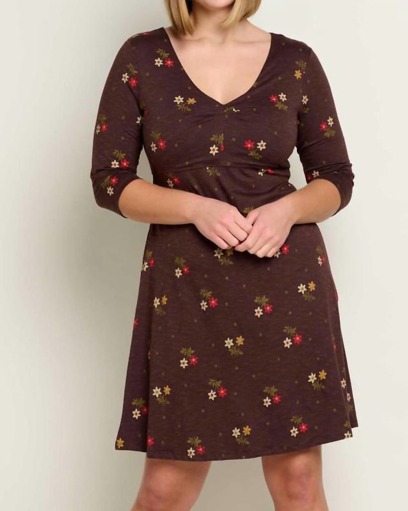 Front of a model wearing a size Large Rosalinda Dress In Carob Duo Print in Carob Duo Print by TOAD&CO. | dia_product_style_image_id:345256